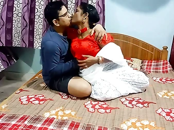 Observe Real Indian Bhabhi Stepson Unload in Saree while Her Super-hot Desi