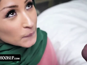 Goldie Ortiz and Quinton James thither Hijab Fuck-fest Pioneering Series: Gonzo