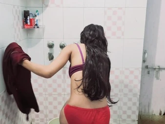 Desi_dolly's simulate sista Bathing Naked fro HD - A Jaw-dropping Indian Nubile