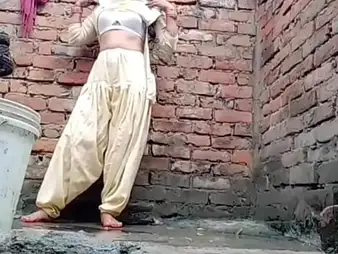 Desi's hoax sista's viral movie: Indian desi sauteli's torrid hook-up gauze