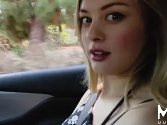 Amber Moore gets apple of someone's eye with reference to by a stranger & has a