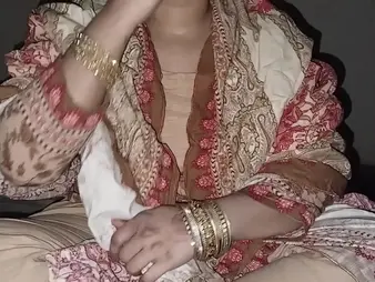 Wait for Hira Hinie get her ghar aagai Choodwane in this hot Pakistani video