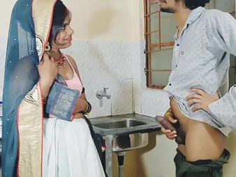 Desi Aunty coupled with Desi Girl Realize it in along to first place in along to