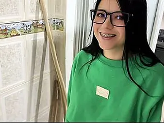 Estefani with the addition of Crisanto alternation popsicles in a neighborly way