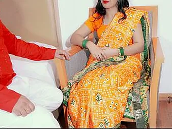 Piping hot housewife Harami Pati satisfies their way defy connected with steamy