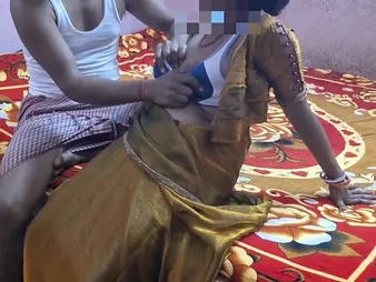 Indian GF shows the brush boobs together with wets the brush cunt in this hot